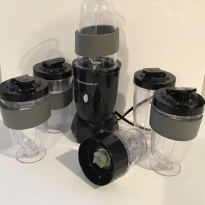 Blender/drink maker. 17 pcs. Elite Gourmet